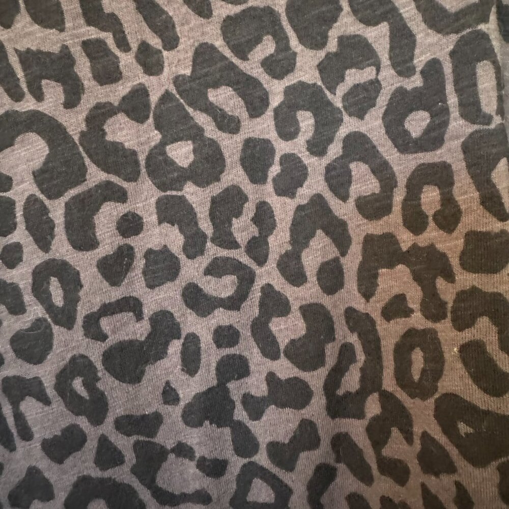PINK Gray and Black Animal Print T Shirt v neck Size small - Picture 4 of 5